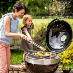 BBQ Charbon NAPOLEON Rodeo Pro22K-Leg 57 Cm -LA MAISON DU BARBECUE bbq charbon ferme napoleon boule rodeo pro 57 cm 4